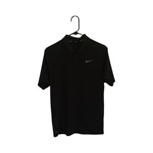 Mans small golf shirt